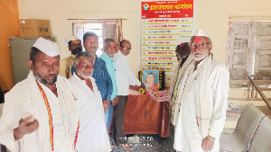 थोर महापुरुषांच्या जयंती साजरी करताना ग्रामपंचायत कार्यालय अंतरवाली