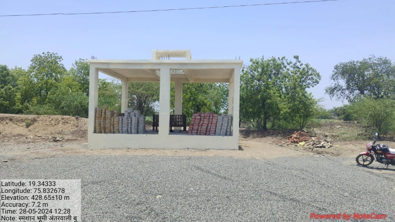 स्मशानभूमी बांधकाम व पेव्हर ब्लॉक बसविण्याचे काम