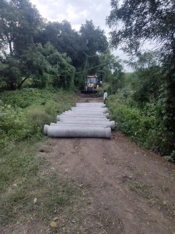 अंडरग्राउंड बंदिस्त नाली  काम